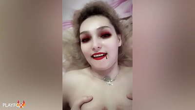 Ivan Helsing hard fucking sexy vampire နှင့်သူမ၏ဖင်အပေါ်ကြွ